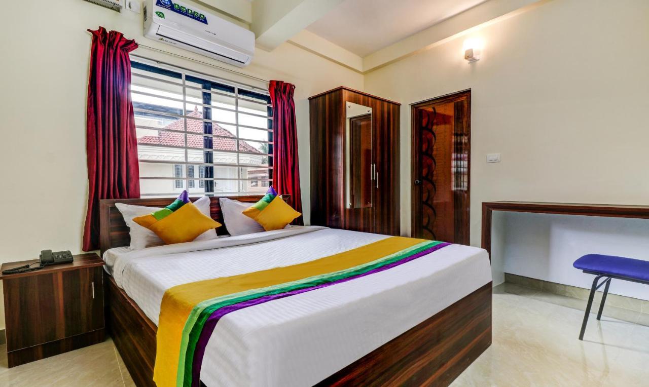Itsy Hotels Rain Tulsi Stayz, Palarivattom Junction Kochi Exterior foto